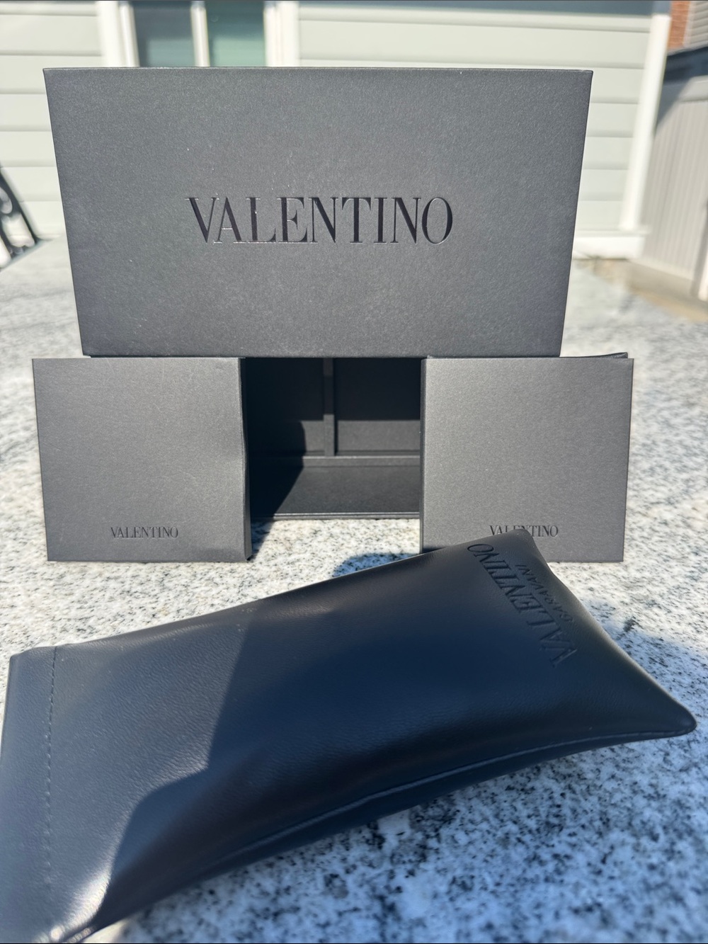 Valentino sunglasses Black with gold WITH FULL PACKAGE Model: VLS-178A - Picture 8 of 8
